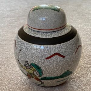 Vintage Chinese Hand Painted Porcelain Ginger Jar w/Lid 6" Tall